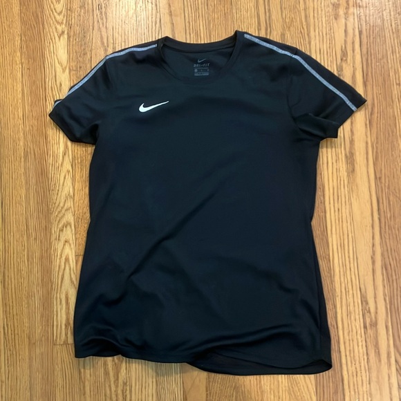 Nike women’s training top, size large, black - Picture 1 of 1